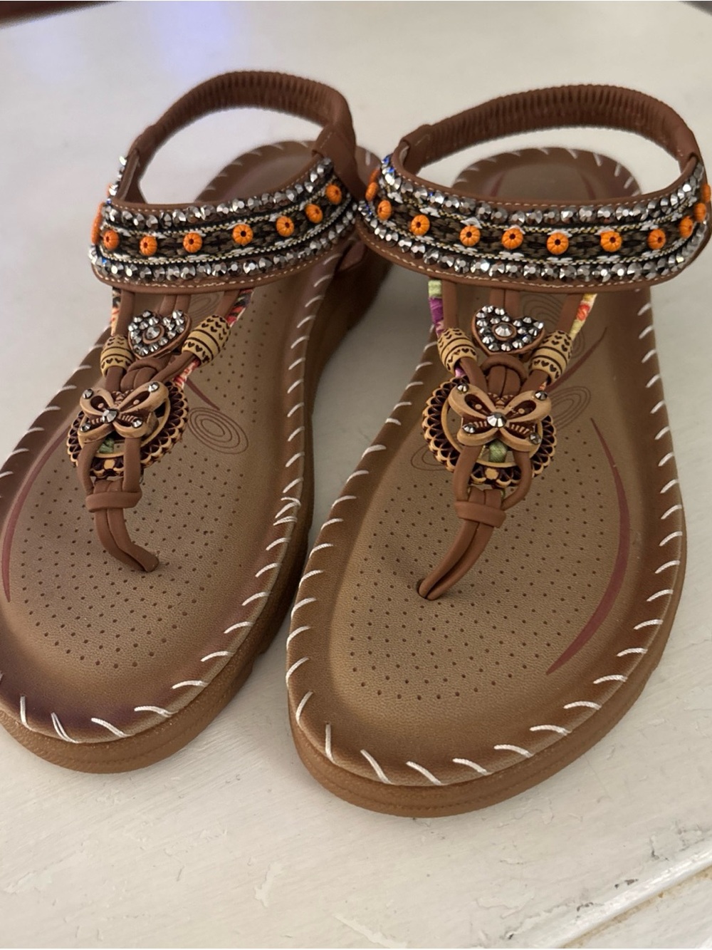 Aomi goct Women's Brown Beaded T-Strap Sandals with Rhinestone Detail Sz 9.5